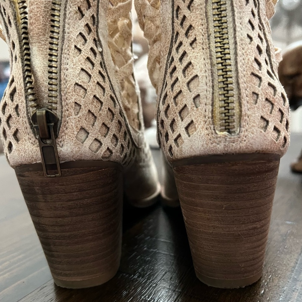 Coconuts By Matisse - image 3